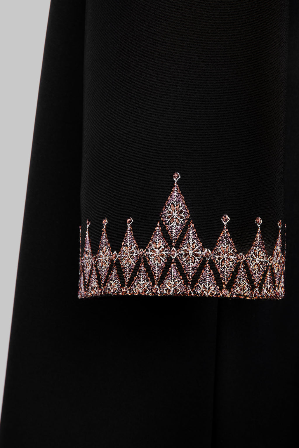 SM2624   REIGN  ABAYA