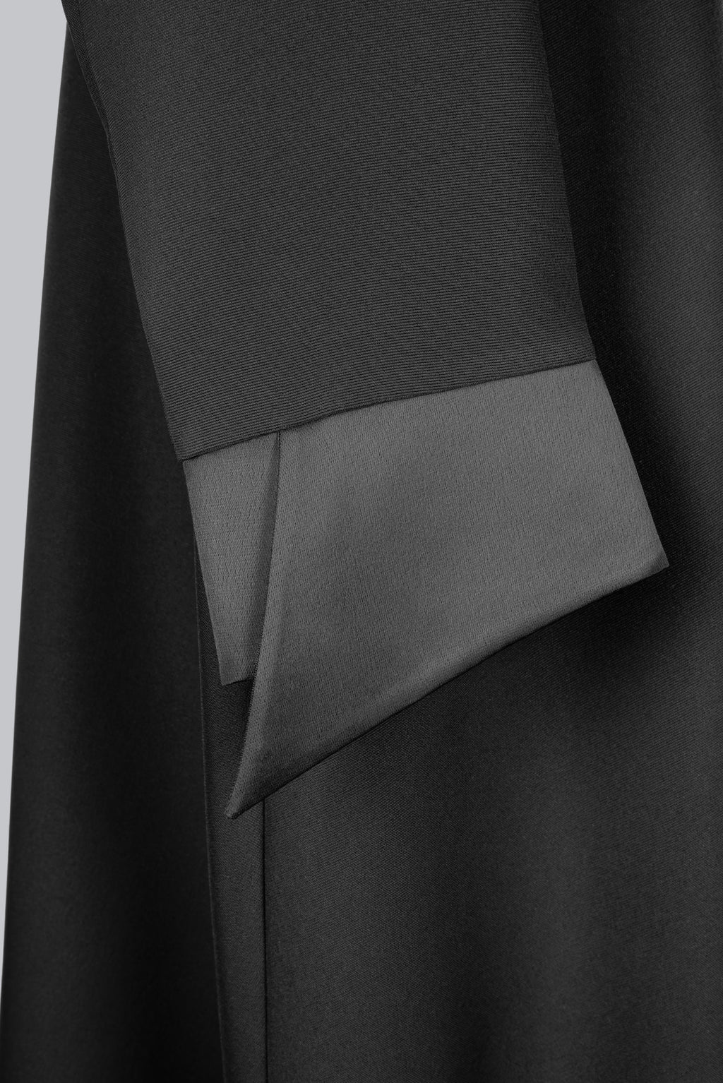 SM2636   INSIGNIA  ABAYA